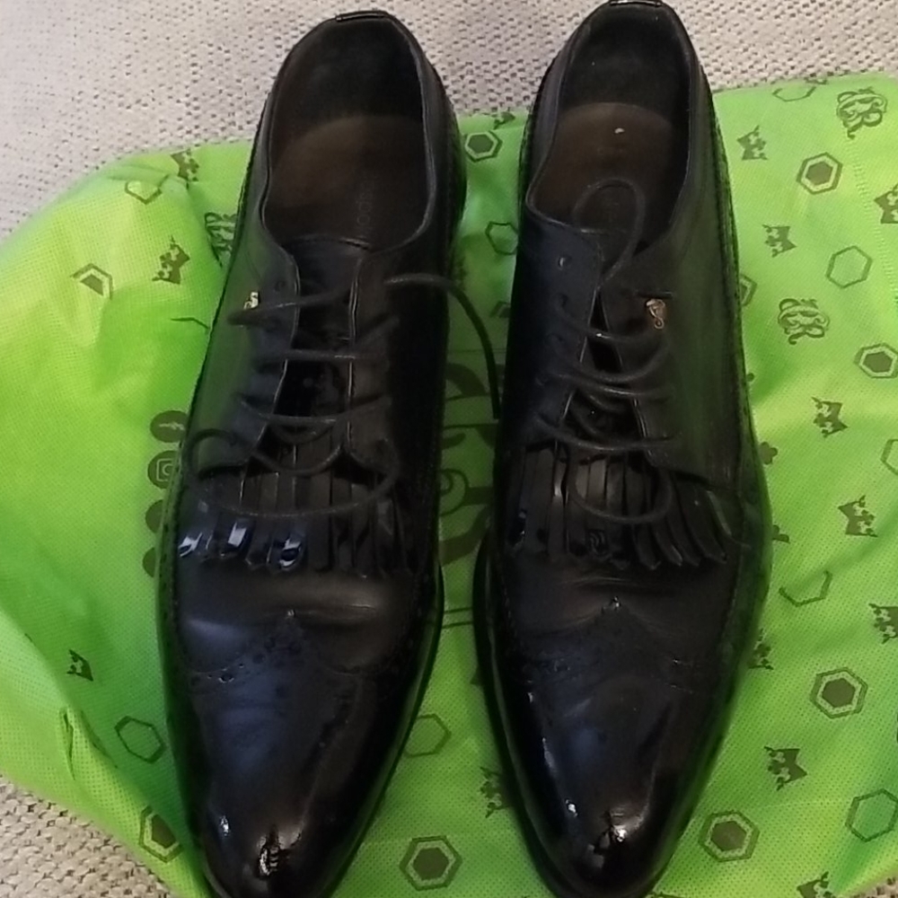 Shoes - Picture 3 of 4